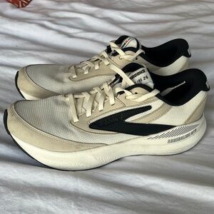 Brooks Adrenaline 24